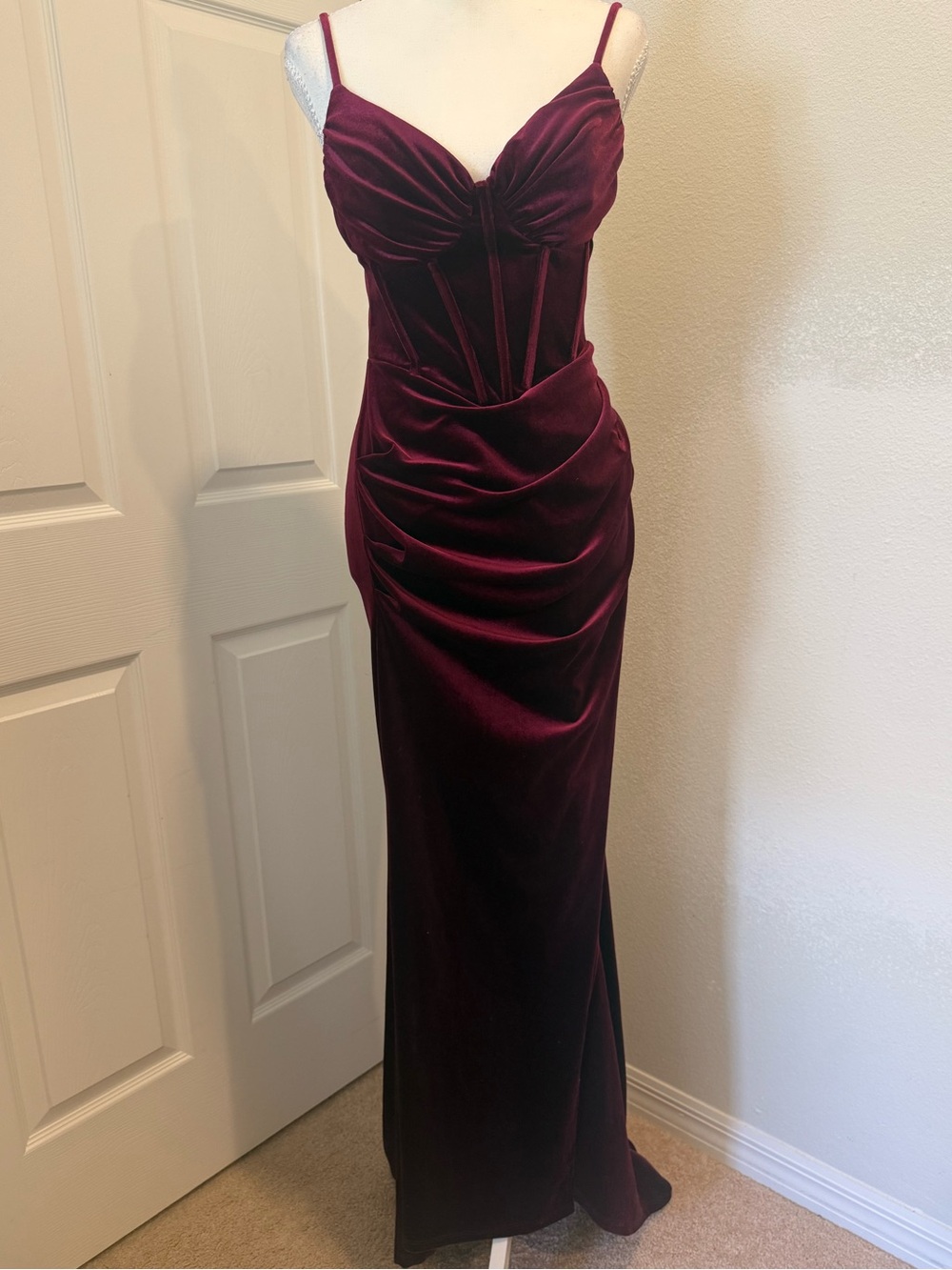 Elegant Burgundy Velvet Evening Gown - Spaghetti Strap Dress